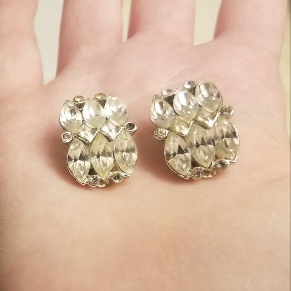stunning Kramer faux diamond clip earrings - Picture 4 of 10
